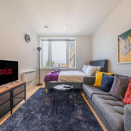 Cozy Apartments - Free Wifi And Parking Onsite Feltham Extérieur photo