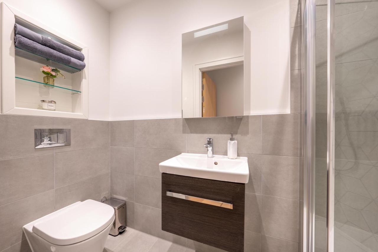 Cozy Apartments - Free Wifi And Parking Onsite Feltham Extérieur photo