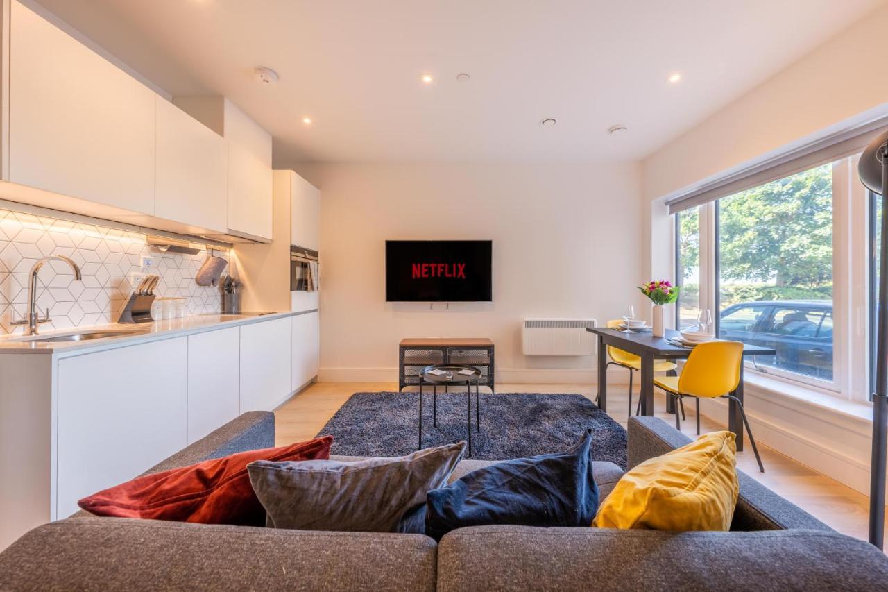 Cozy Apartments - Free Wifi And Parking Onsite Feltham Extérieur photo