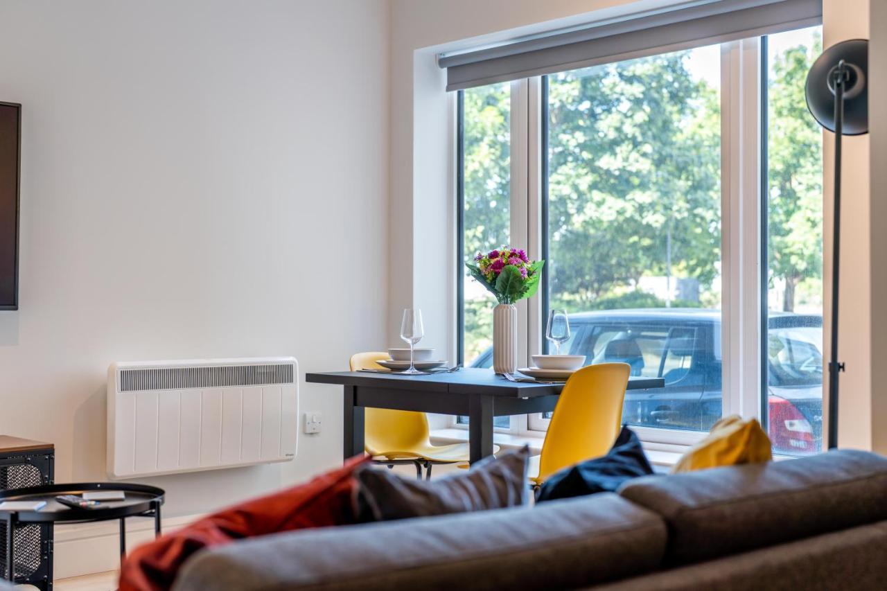 Cozy Apartments - Free Wifi And Parking Onsite Feltham Extérieur photo