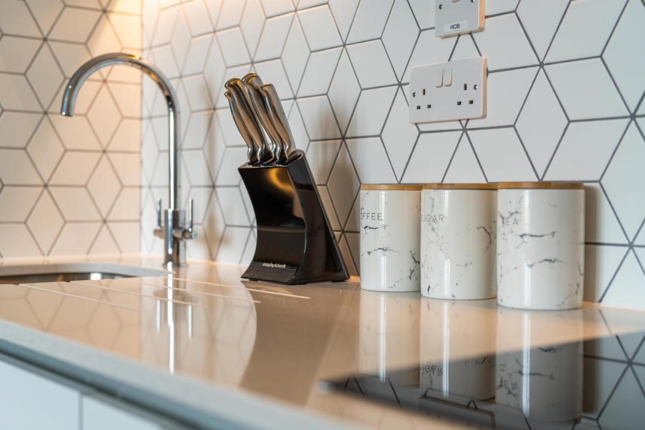Cozy Apartments - Free Wifi And Parking Onsite Feltham Extérieur photo