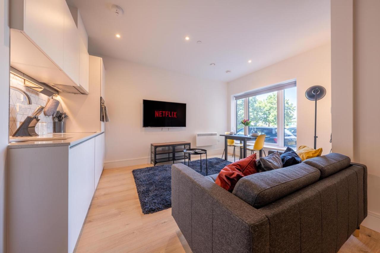 Cozy Apartments - Free Wifi And Parking Onsite Feltham Extérieur photo
