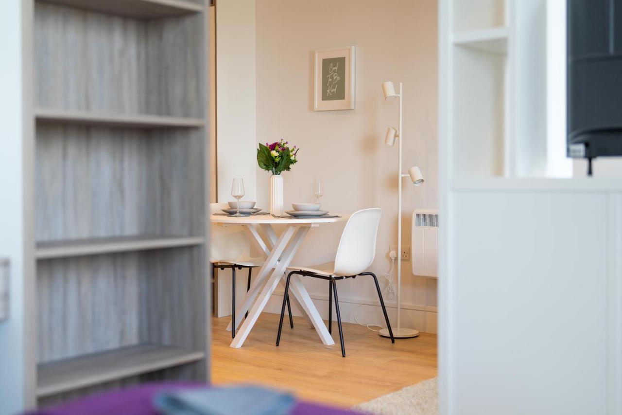 Cozy Apartments - Free Wifi And Parking Onsite Feltham Extérieur photo